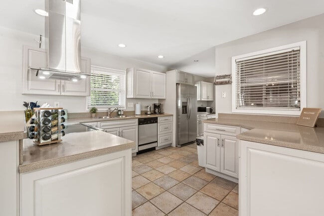 Building Photo - 1618 Cooper Lake Rd SE