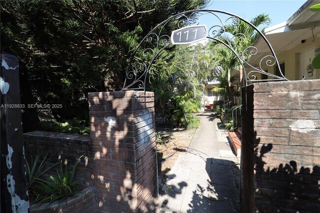 Building Photo - 777 NE 85th St