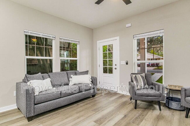 Building Photo - 1018 N D St