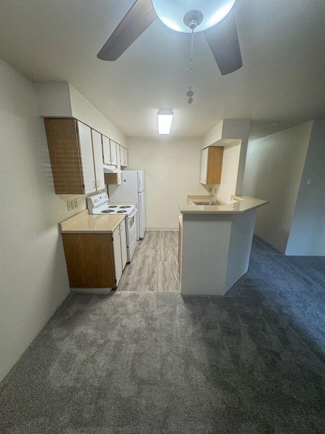 Building Photo - Forest Green Apartments