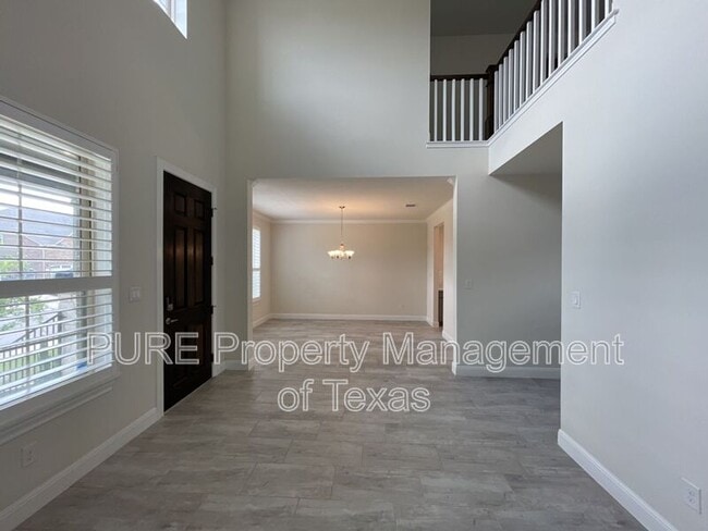 Building Photo - 716 Expedition Way