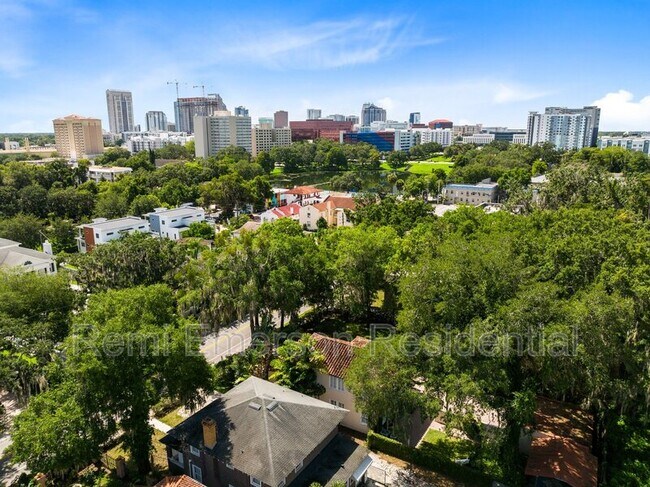 Building Photo - 732 Edgewater Dr