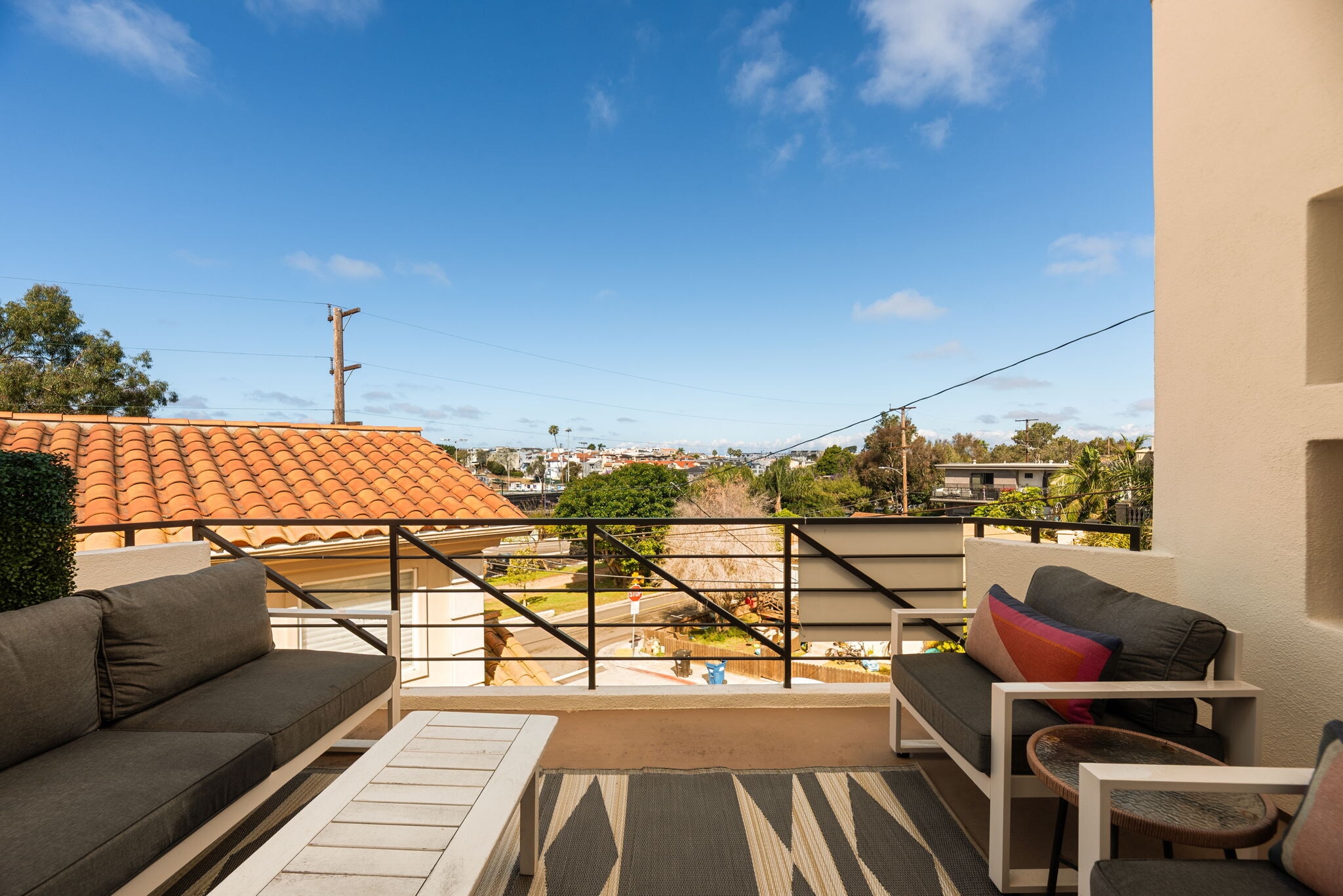 Building Photo - 610 9th St