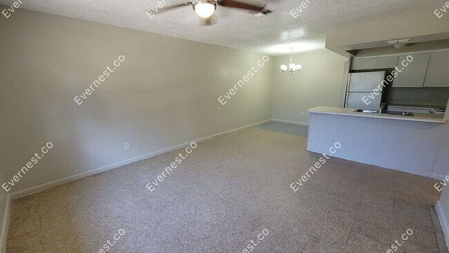 Building Photo - 3058 St Paul Dr