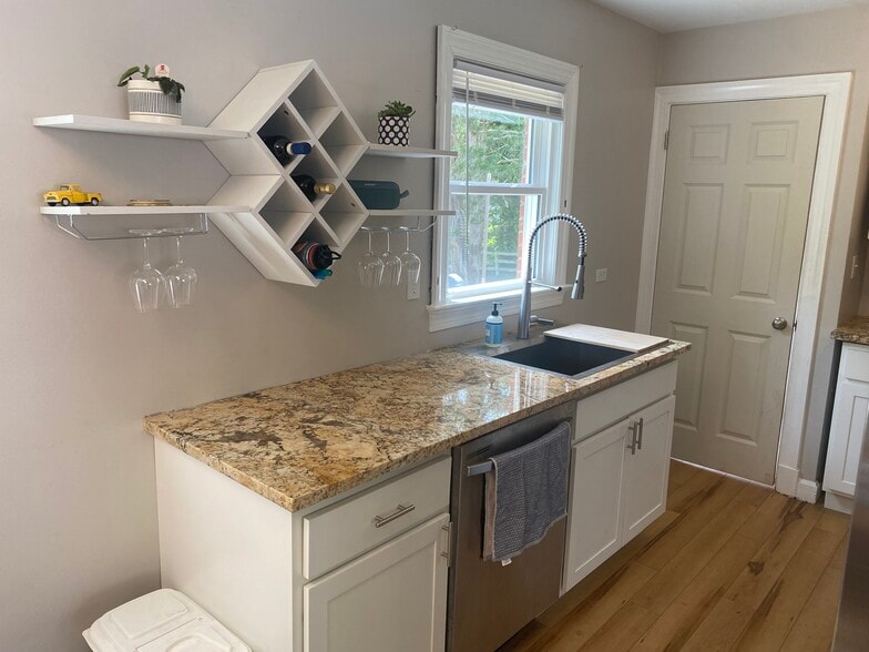 Building Photo - 1122 Forest Hills Ave