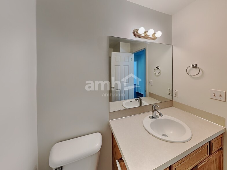 Building Photo - 923 Canfield Dr