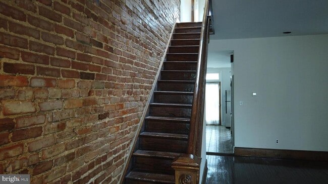 Building Photo - 604 9th St NE
