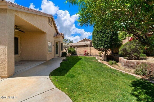 Building Photo - 3010 W Glenhaven Dr