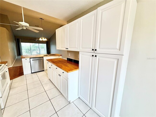 Building Photo - 6554 Fairway Gardens Dr