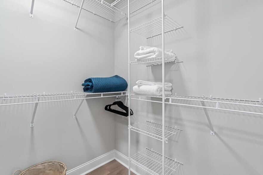 Building Photo - 628 Herms Ave