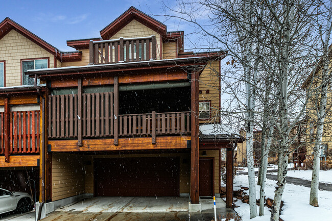 Garage Side - 5489 Luge Ln