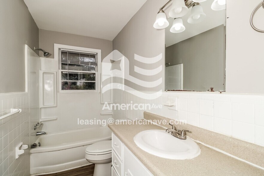 Building Photo - 2736 N Beltline Blvd