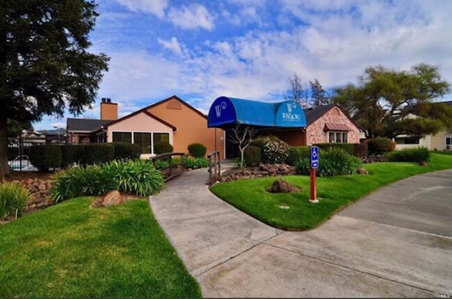 Building Photo - 3 bedroom 2 bath Windsong Condo ~ Includes...