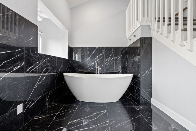 Building Photo - 487 Pinellas Bayway S