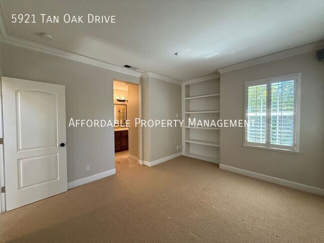 Building Photo - 5921 Tan Oak Dr