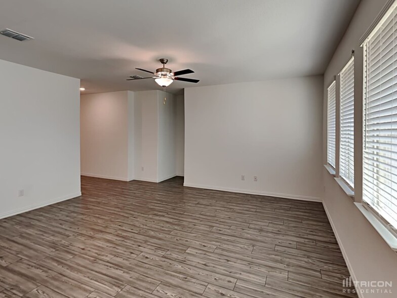 Building Photo - 2513 Starwater Dr
