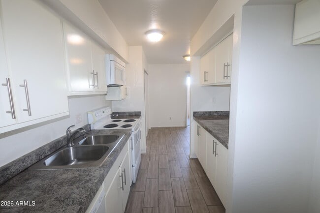 Building Photo - 7610 N 61st Ave