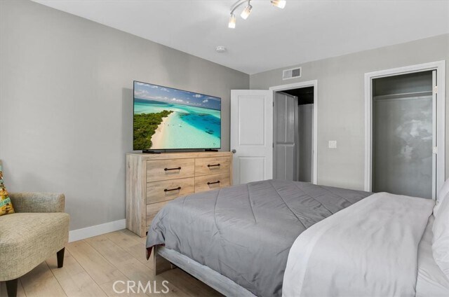 Building Photo - 1140 E Ocean Blvd