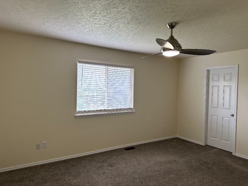 Building Photo - 398 Cassidy Dr E