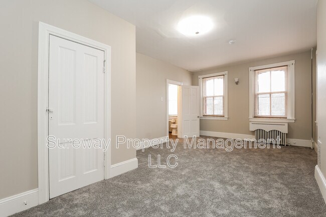 Building Photo - 212 E Broad St