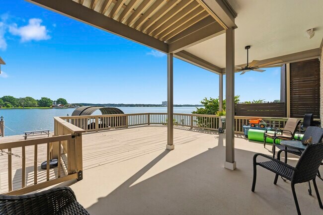 Building Photo - 1208 Lake View Dr