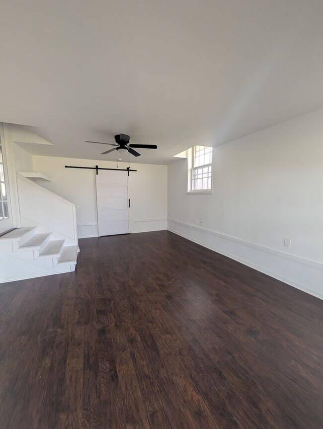 Building Photo - Available Now!!! Charming 3-Bedroom Brick Ranch Close to Nashville!