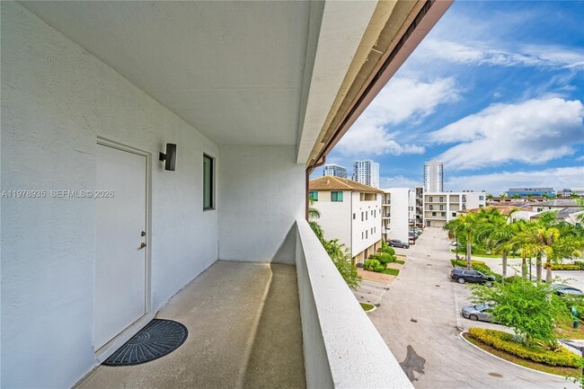 Building Photo - 4703 NW 84th Ct