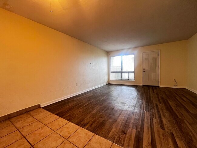 Building Photo - 3720 Rock Brook Dr