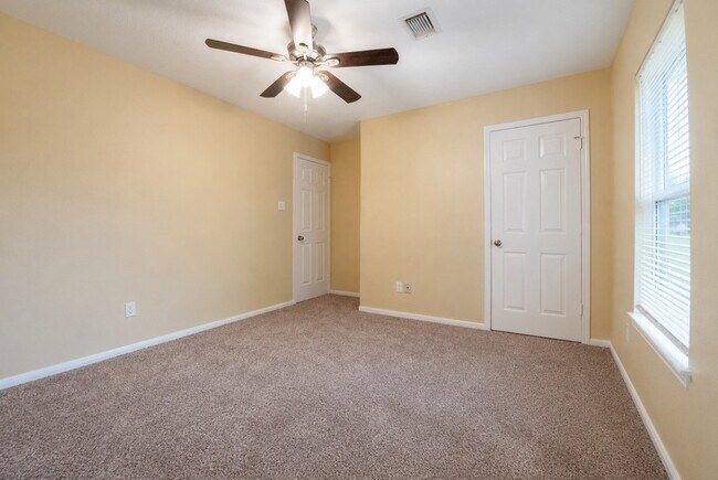 Building Photo - 24106 Broken Bow Ln