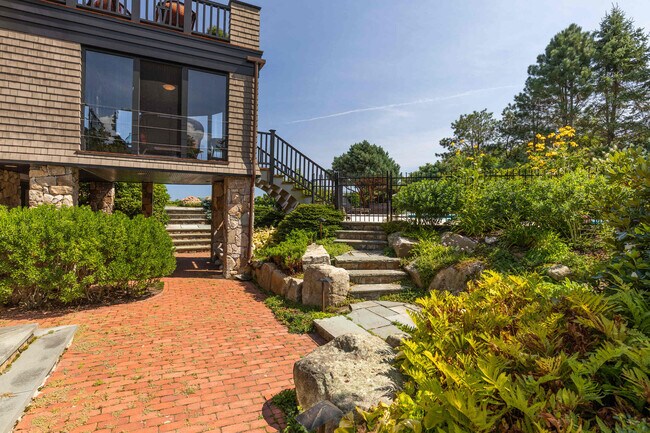 Building Photo - 32 Lock Ln