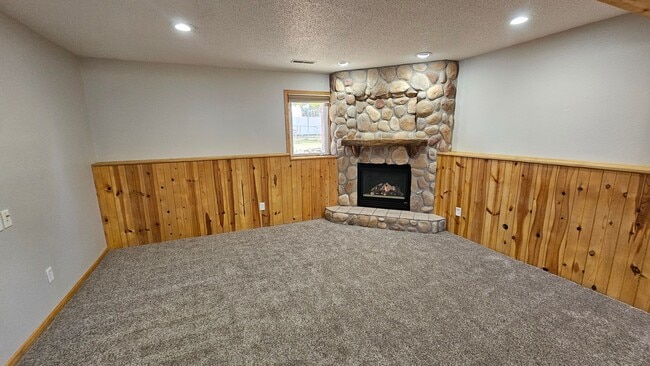Building Photo - Beautiful Single Family Home