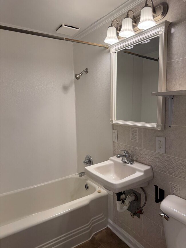 Building Photo - 507 Baker St