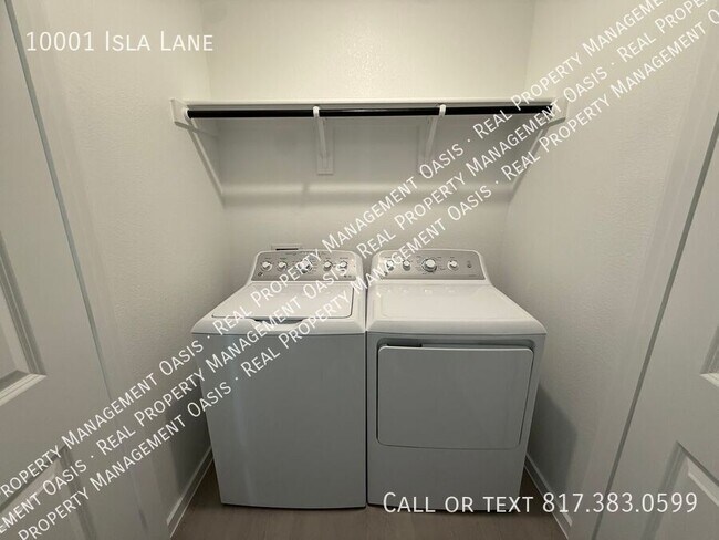 Building Photo - 10001 Isla Ln