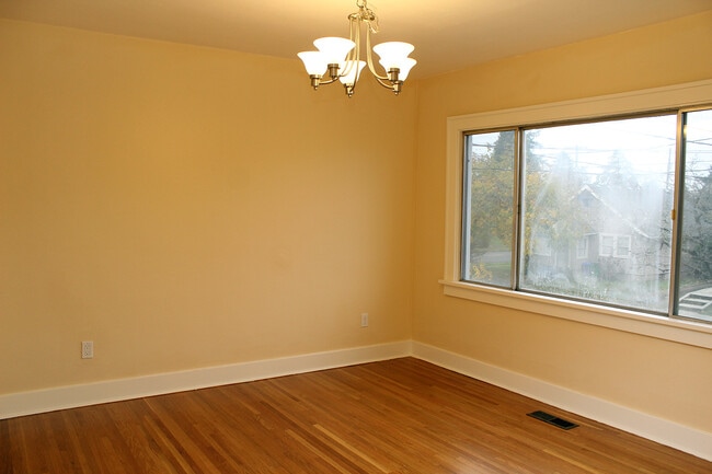 Building Photo - 3423 NE 54th Ave