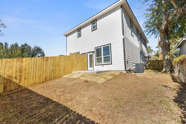 Building Photo - 1504 Clay St