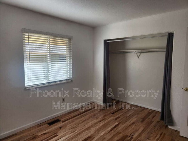 Building Photo - 1400 Bacchus Dr