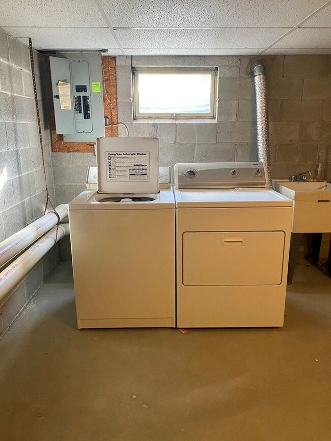 Building Photo - Amazing 2-Bedroom/2-Bathroom Condo with Parking Space in West Chester! Available mid-February!