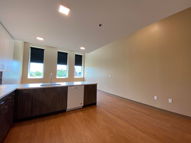 Building Photo - 83 Hanover St