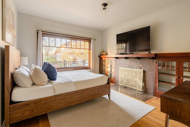 Building Photo - 3046 NE Glisan St