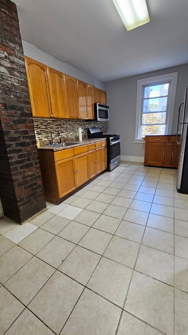 Building Photo - 139 Woodbine St