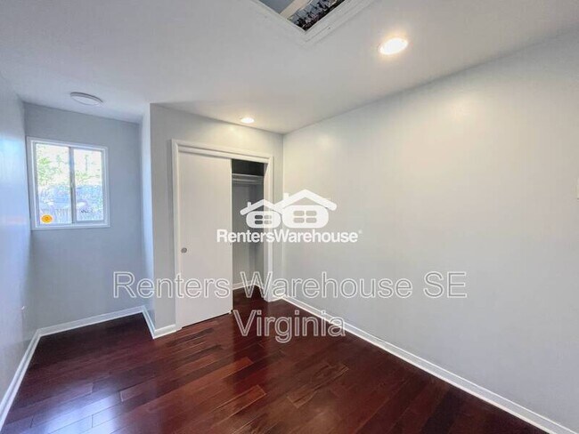 Building Photo - 712 Woodstock Rd