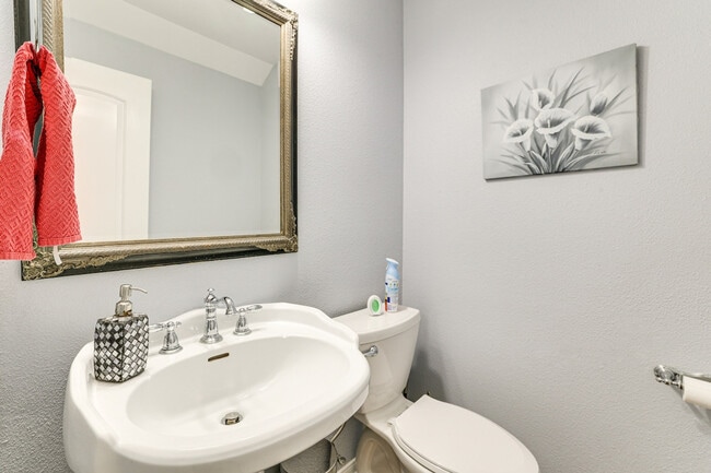 Building Photo - 1122 Gruene Rd