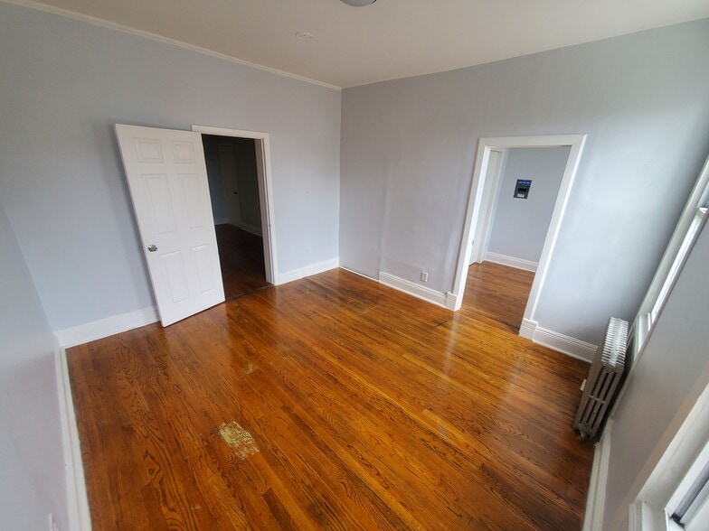 Building Photo - 426 E Jersey St