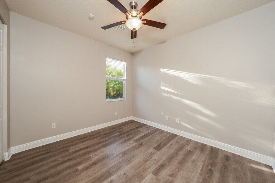 Building Photo - 1755 Palisades Dr