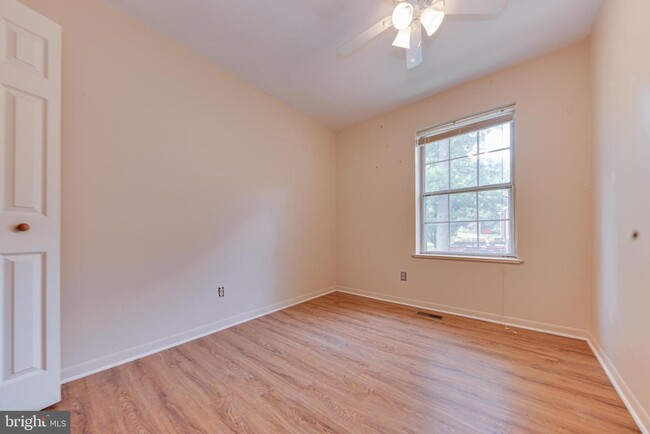 Building Photo - 9073 Lambskin Ln
