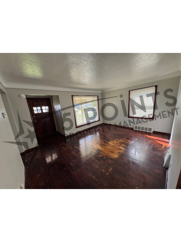 Building Photo - 13509 Eastwood Blvd