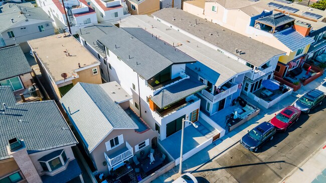 Building Photo - 121-121 139 39th St