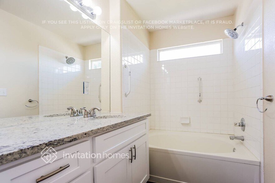 Building Photo - 2205 E 127th Pl