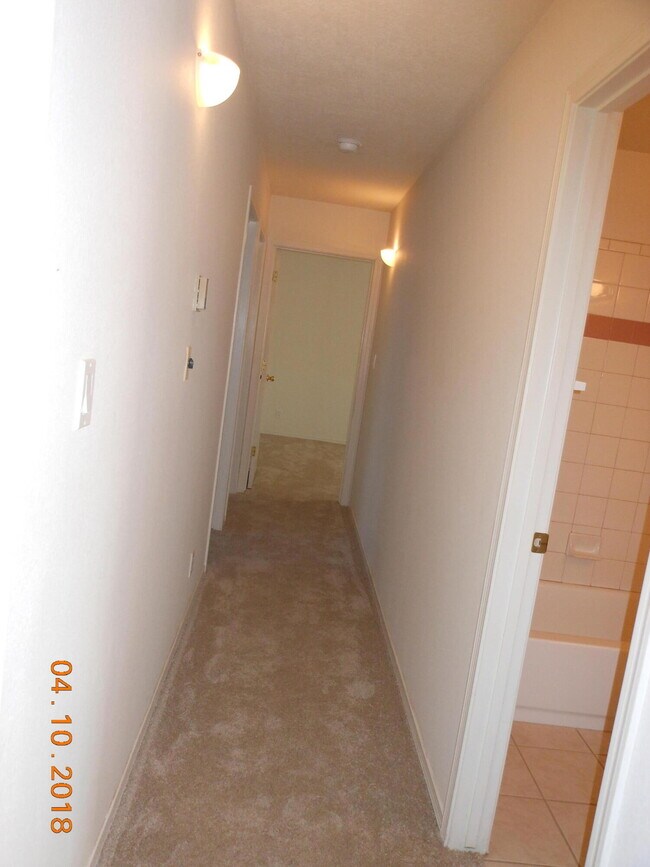 Building Photo - 14 Lola Ct