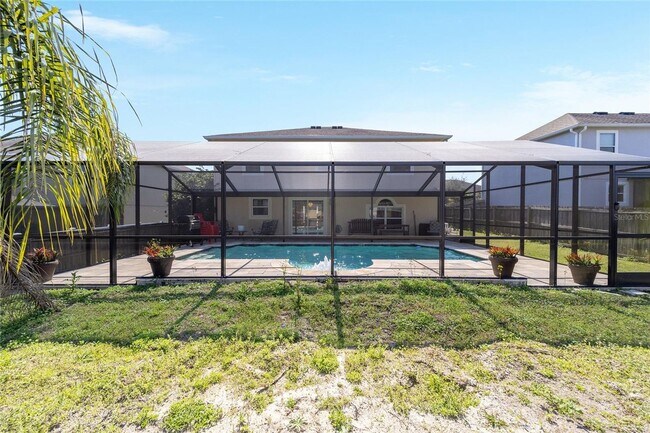 Building Photo - Private Oasis in the Heart of Alachua